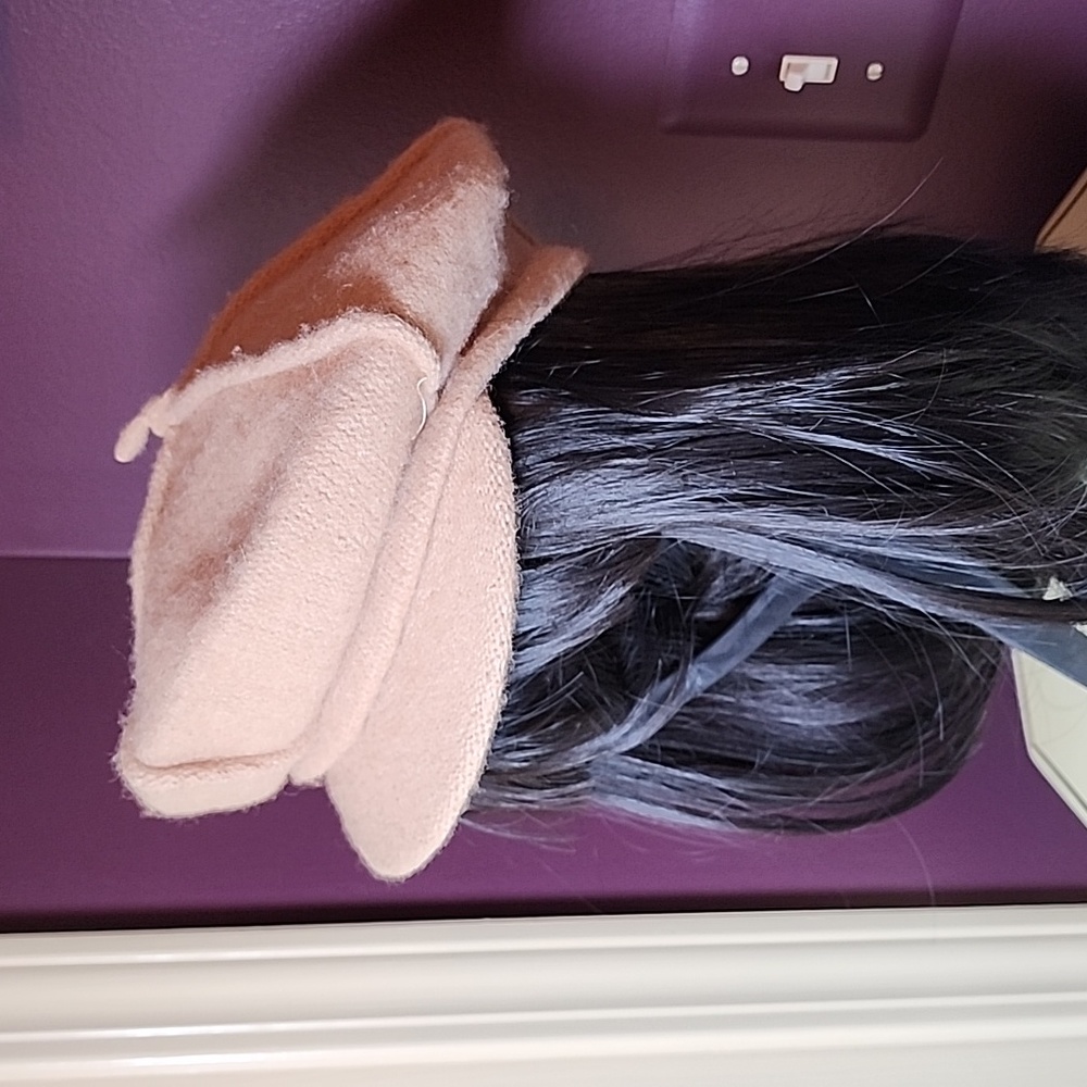 Tan Beret women's hat. New without tags.